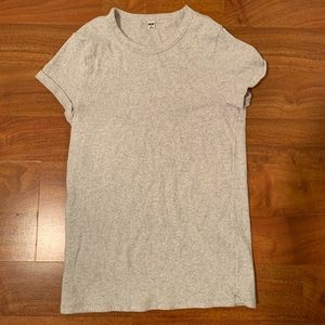 Uniqlo tight fitted T